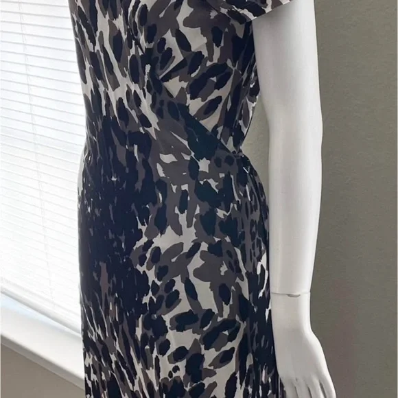 Banana Republic Elegant Black and Cream Patterned Dress (L) - Picture 5 of 11